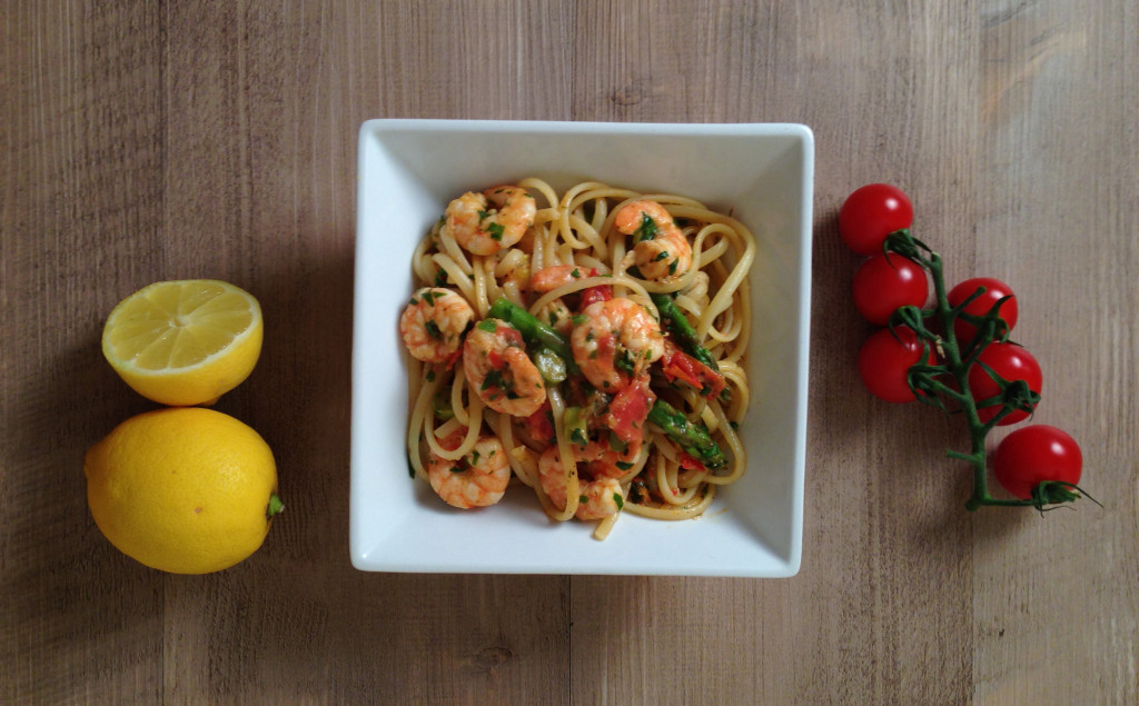 Prawn linguine with tomato and asparagus