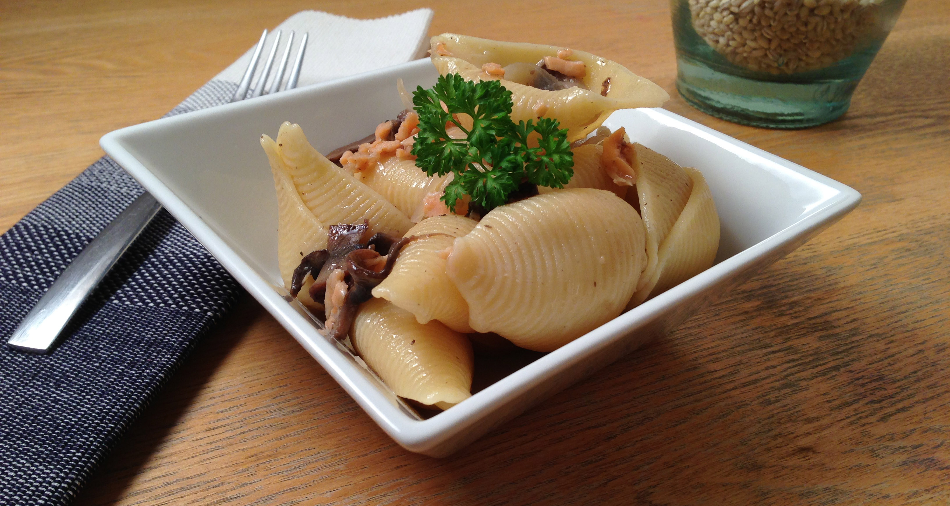 Smoked Salmon Conchiglioni Recipe - Pescetarian.Kitchen