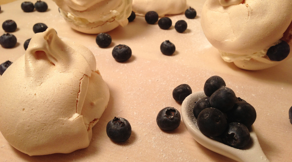 Meringue with Fresh Blueberries and Cream