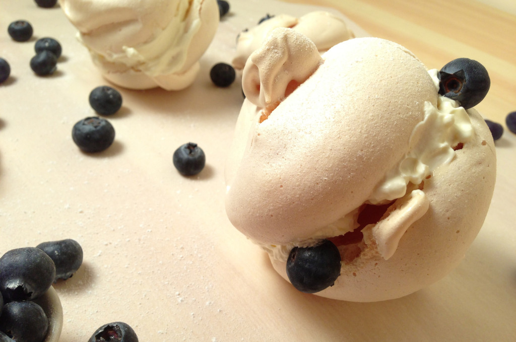 Meringue with Fresh Blueberries and Cream