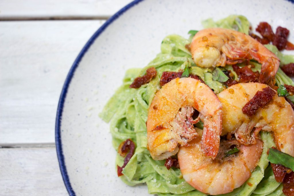 Spinach tagliatelle with shrimp