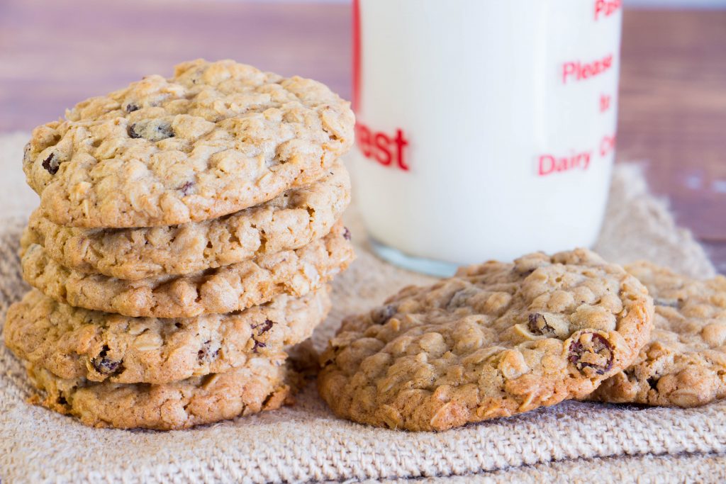 oatmeal and raisin cookies 4