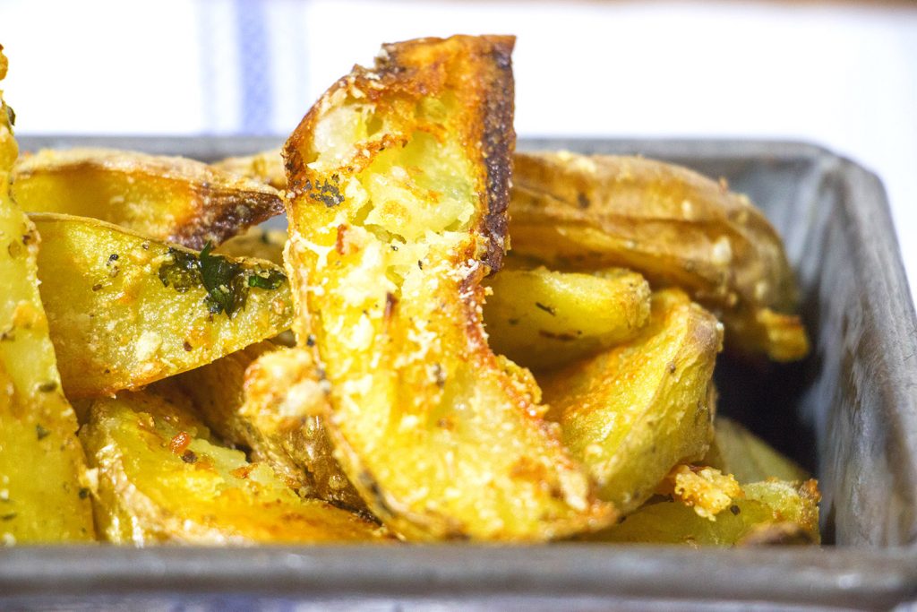 Garlic parmesan potato wedges 3