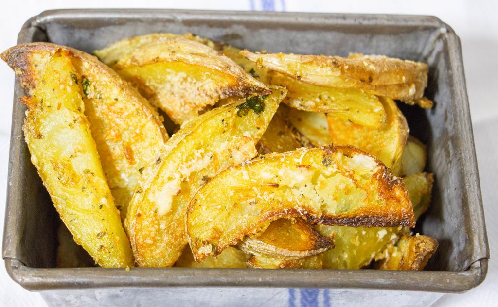 Garlic parmesan potato wedges 4